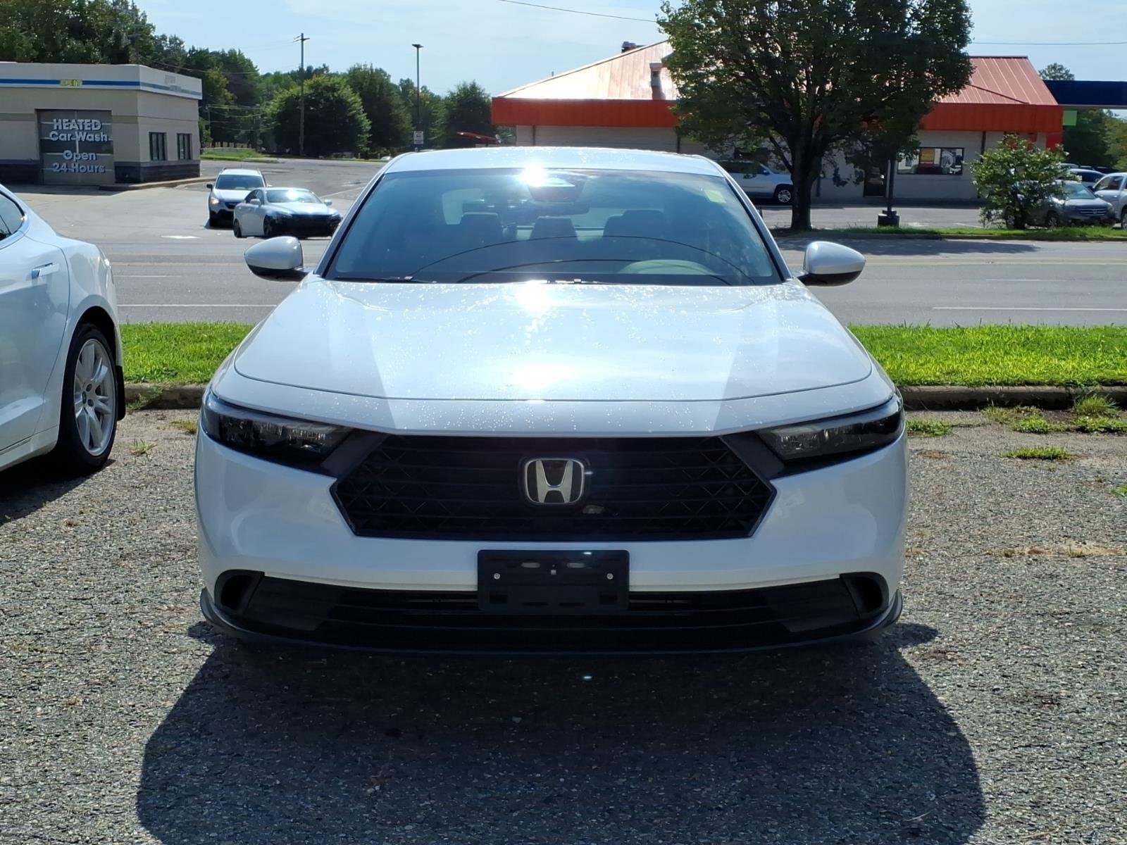 Used 2023 Platinum White Pearl Honda LX image 2