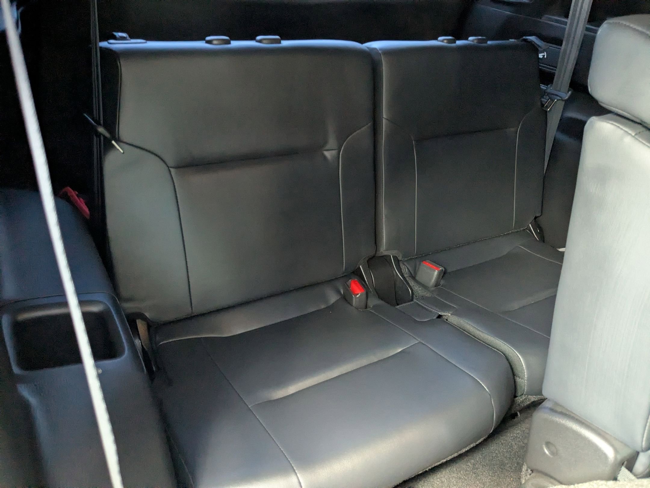 Used 2022 Silver Mitsubishi SE image 25
