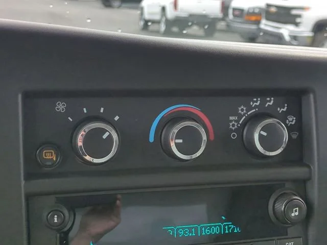 New 2025 Summit White GMC 1WT image 17