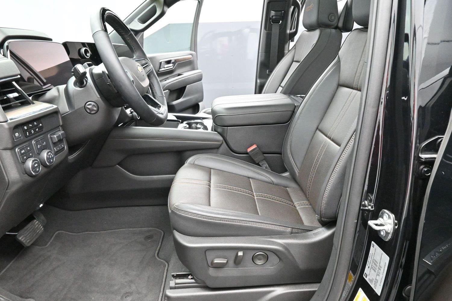 Used 2025 Black Chevrolet High Country image 15