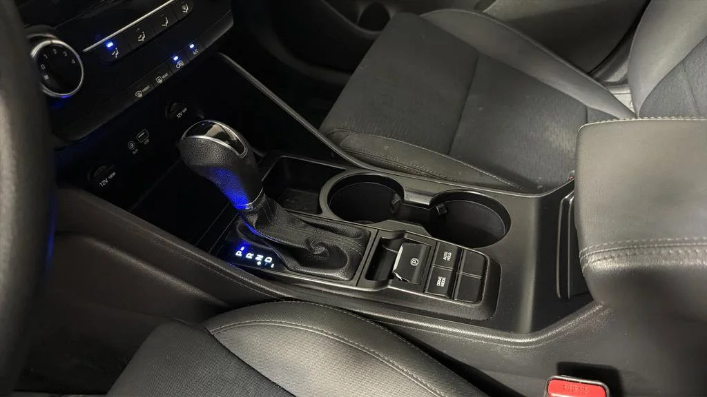Used 2019 Blue Hyundai SE image 24
