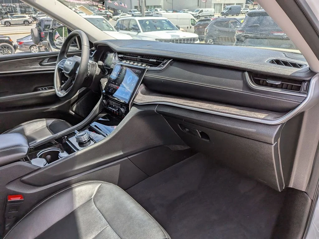 Used 2023 White Jeep Limited image 30