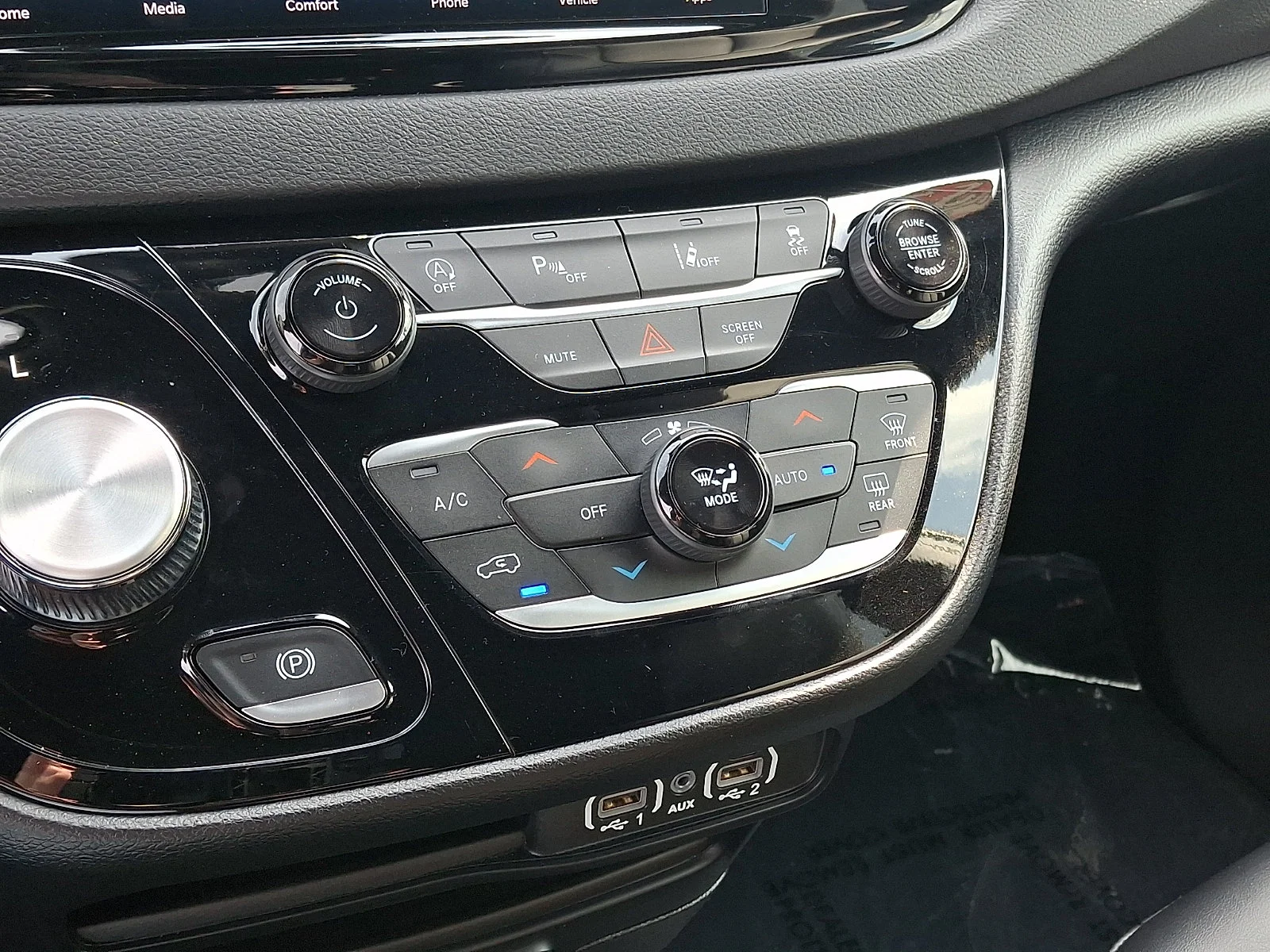 Used 2025 White Chrysler Select image 15