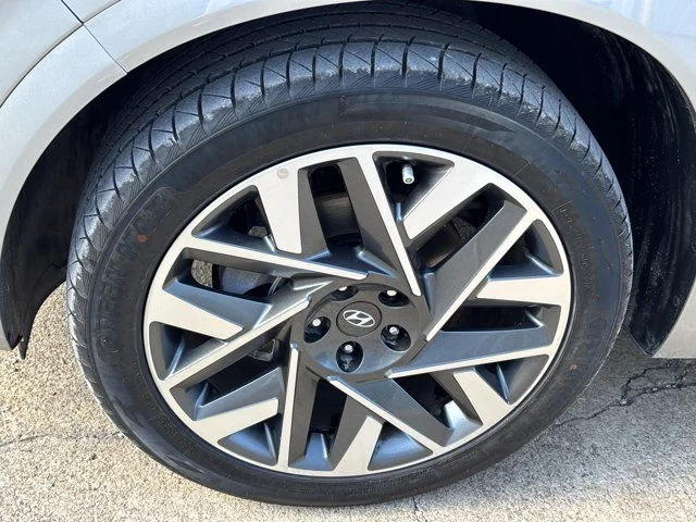 Used 2023 Silver Hyundai Calligraphy image 13