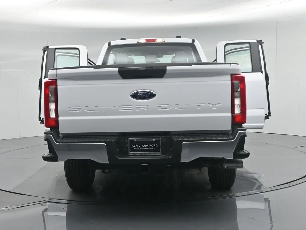 New 2026 Oxford White Ford XL image 31