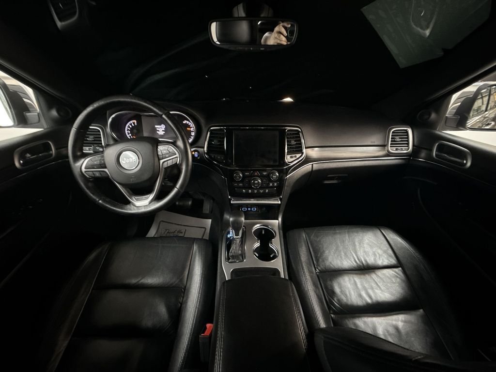 Used 2019 Crystal Metallic Jeep Limited image 20