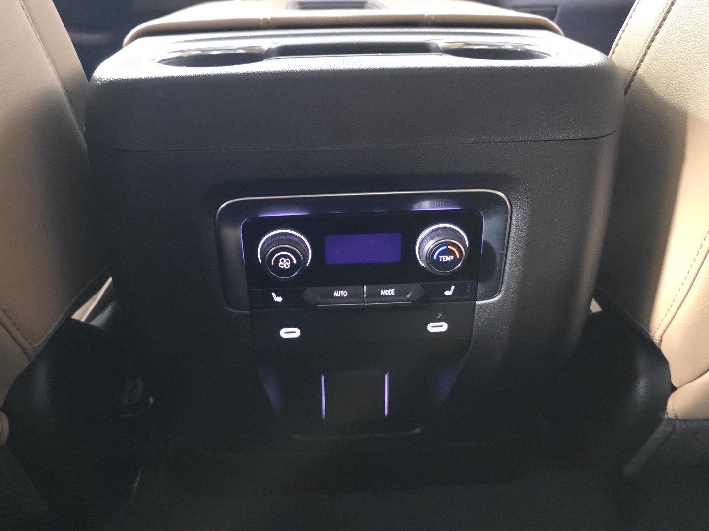 Used 2024 Iridescent Pearl Tricoat Chevrolet Premier image 34