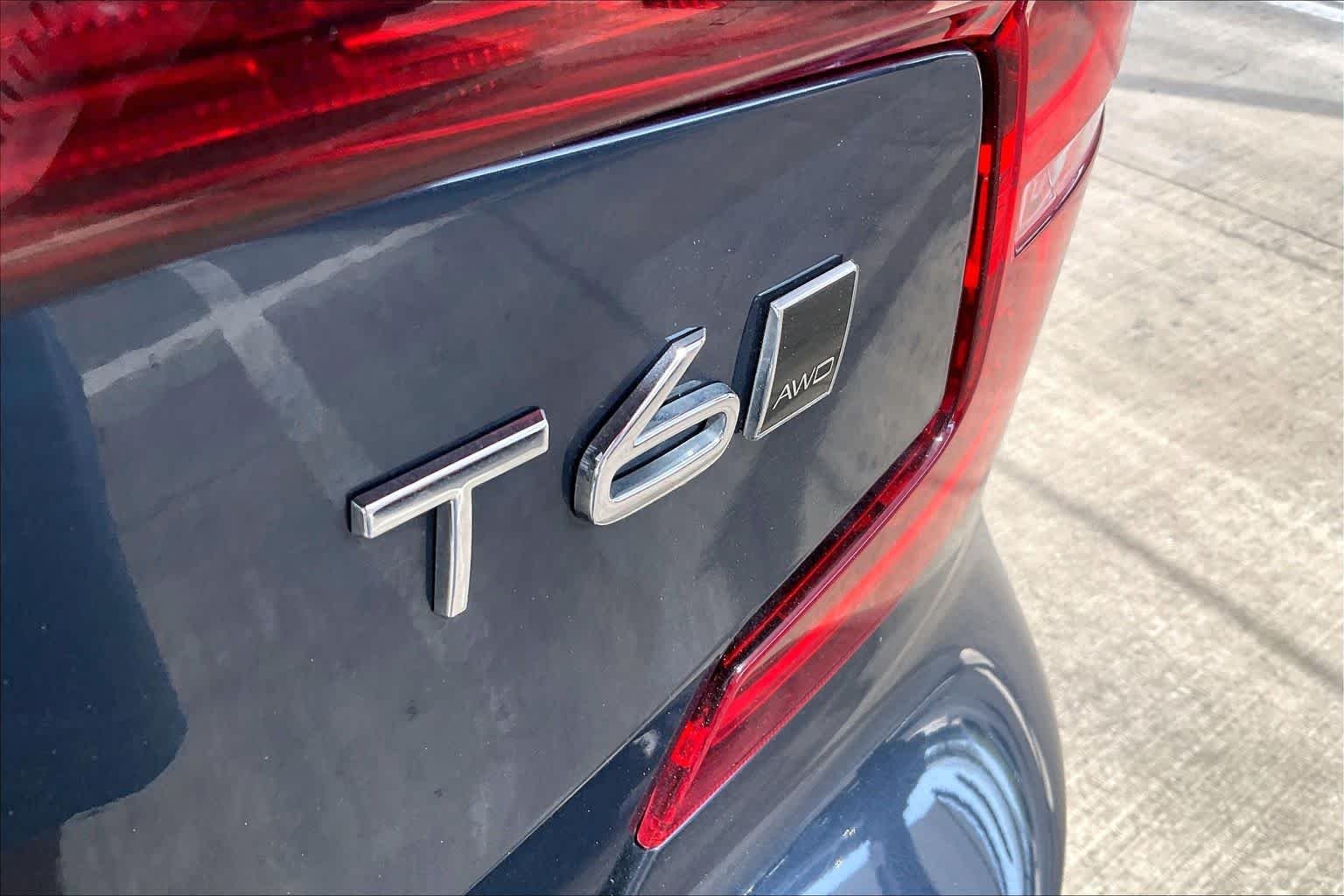 Used 2019 Denim Blue Metallic Volvo Momentum image 10