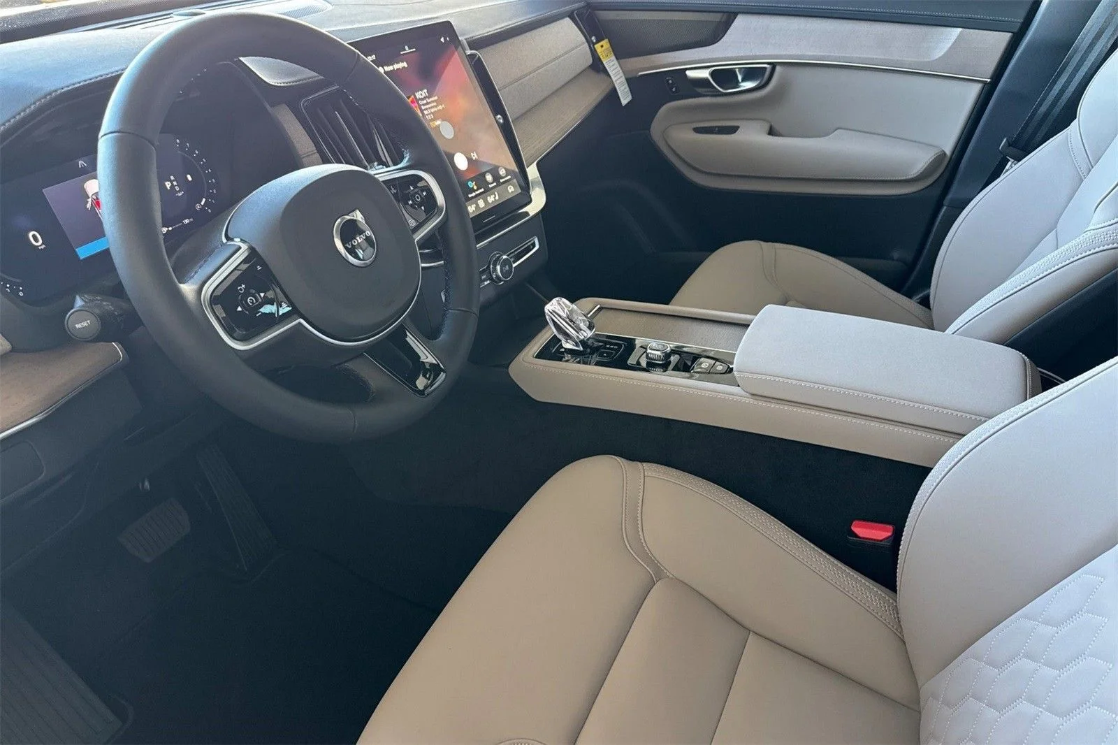 2026 Volvo XC90 Plus - Photo 13