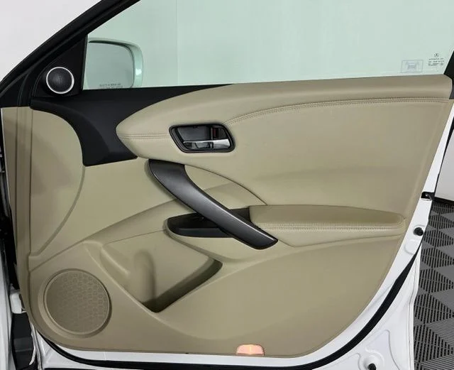 Used 2013 White Diamond Pearl Acura Technology Package image 28