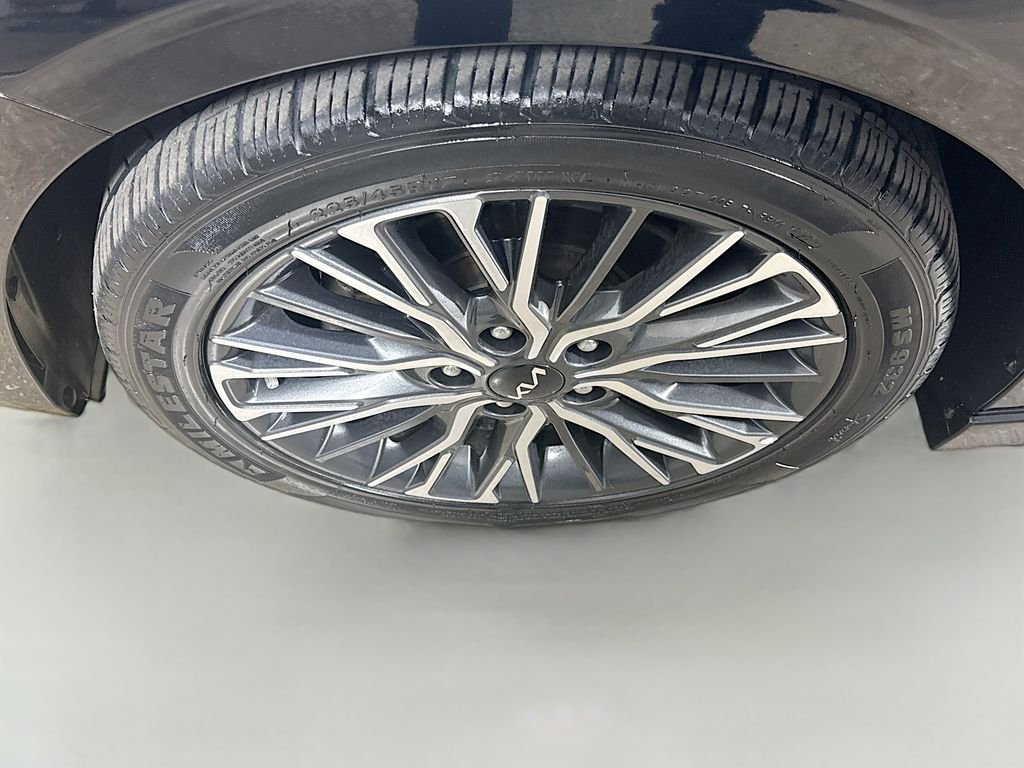 Used 2023 Aurora Black Kia GT-Line image 9