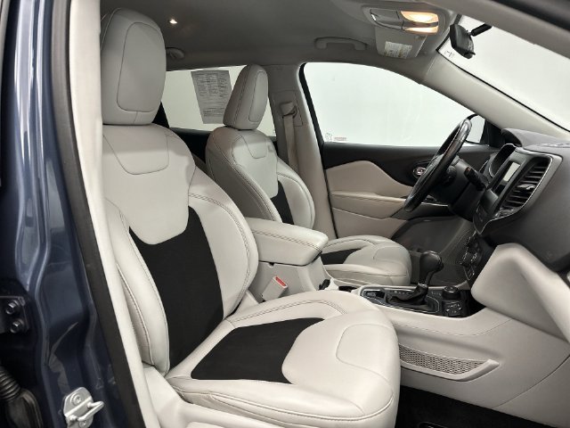 Used 2020 Blue Jeep Latitude Plus image 28