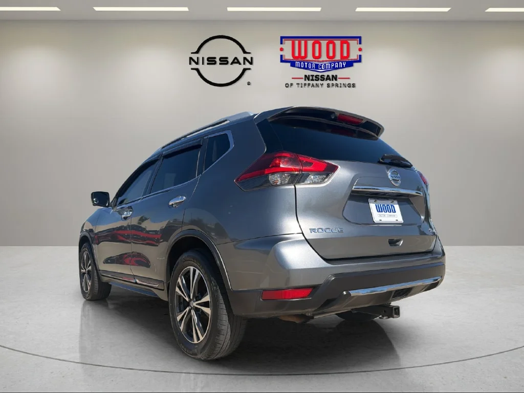 Used 2018 Gun Metallic Nissan SL image 4