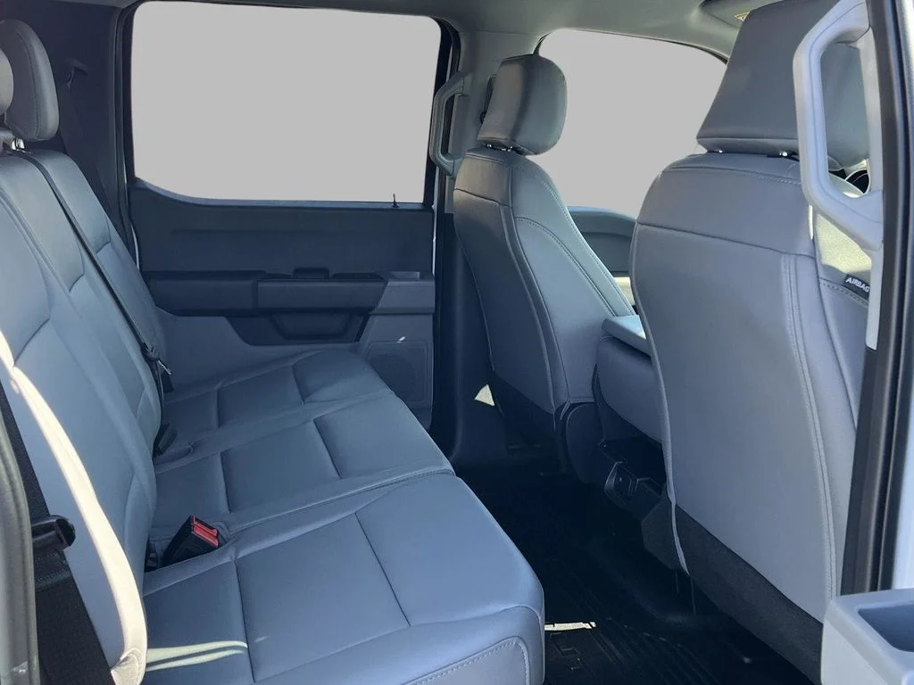 New 2026 Oxford White Ford F-450® XL image 15