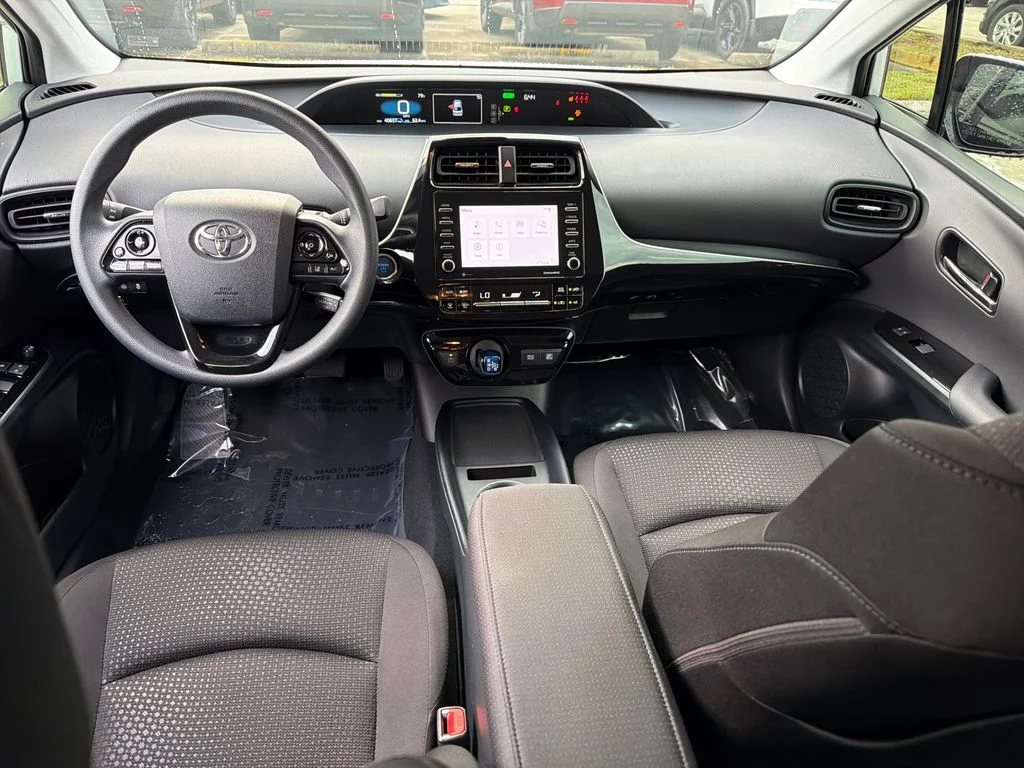 2021 Toyota Prius LE - Photo 14