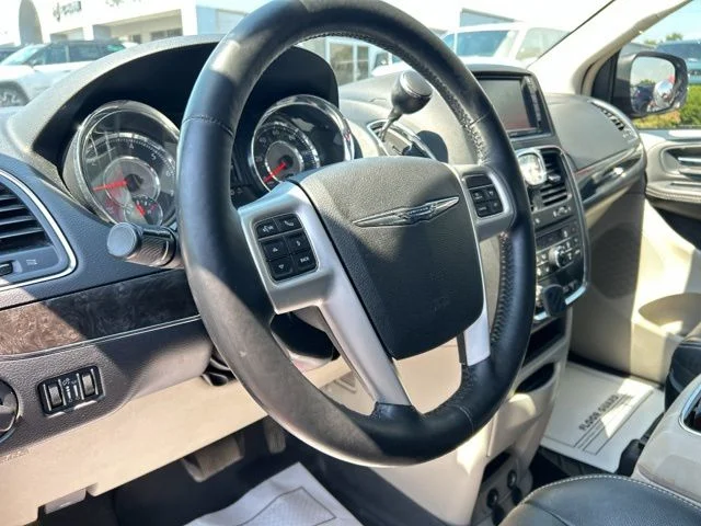 Used 2015 Red Chrysler Touring image 36