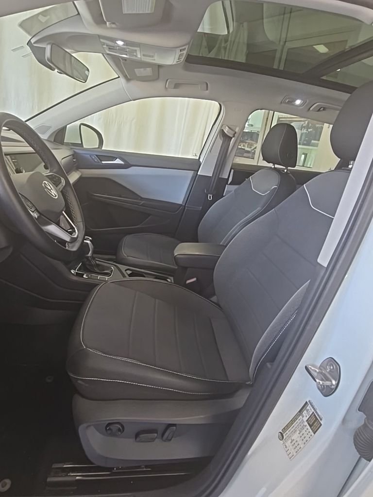 Used 2023 Pure White Volkswagen 1.5T SE image 5