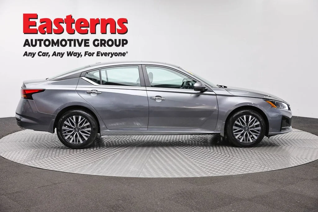 Used 2023 Gray Nissan 2.5 SV image 4