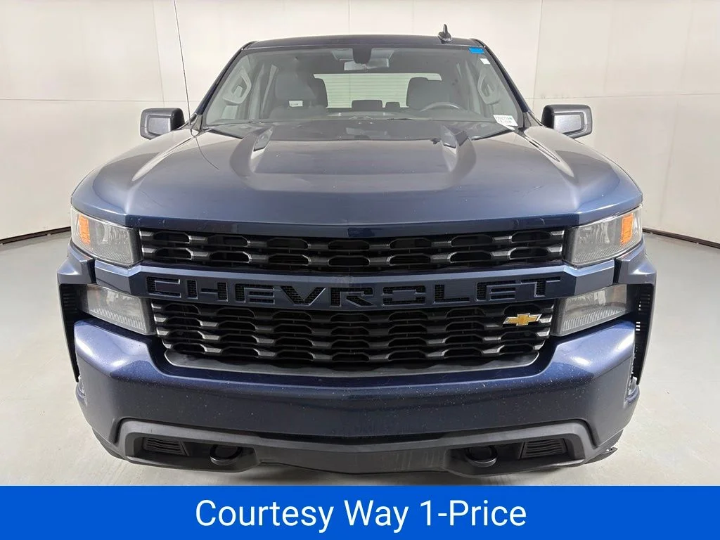 Used 2020 Blue Chevrolet Custom image 5