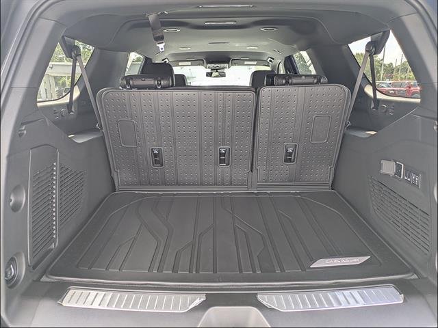 2026 Chevrolet Suburban Z71 - Photo 14