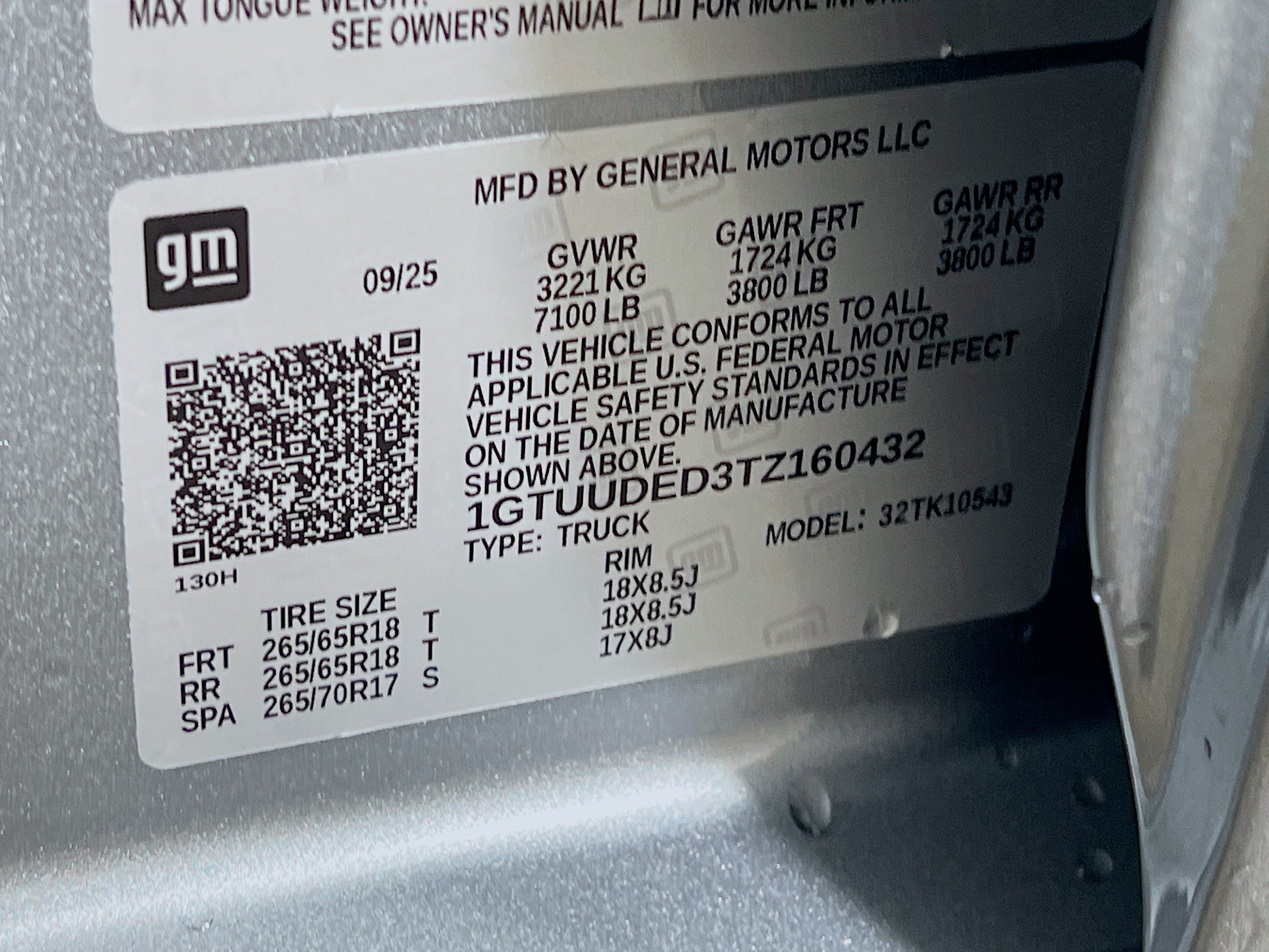 Used 2026 Sterling Metallic GMC SLT image 30