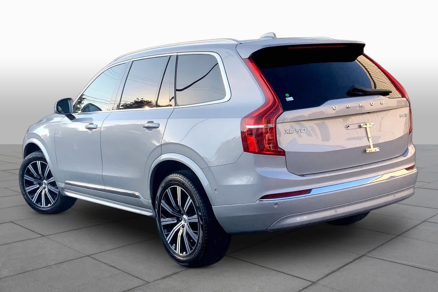 Used 2023 Silver Dawn Metallic Volvo Plus image 11