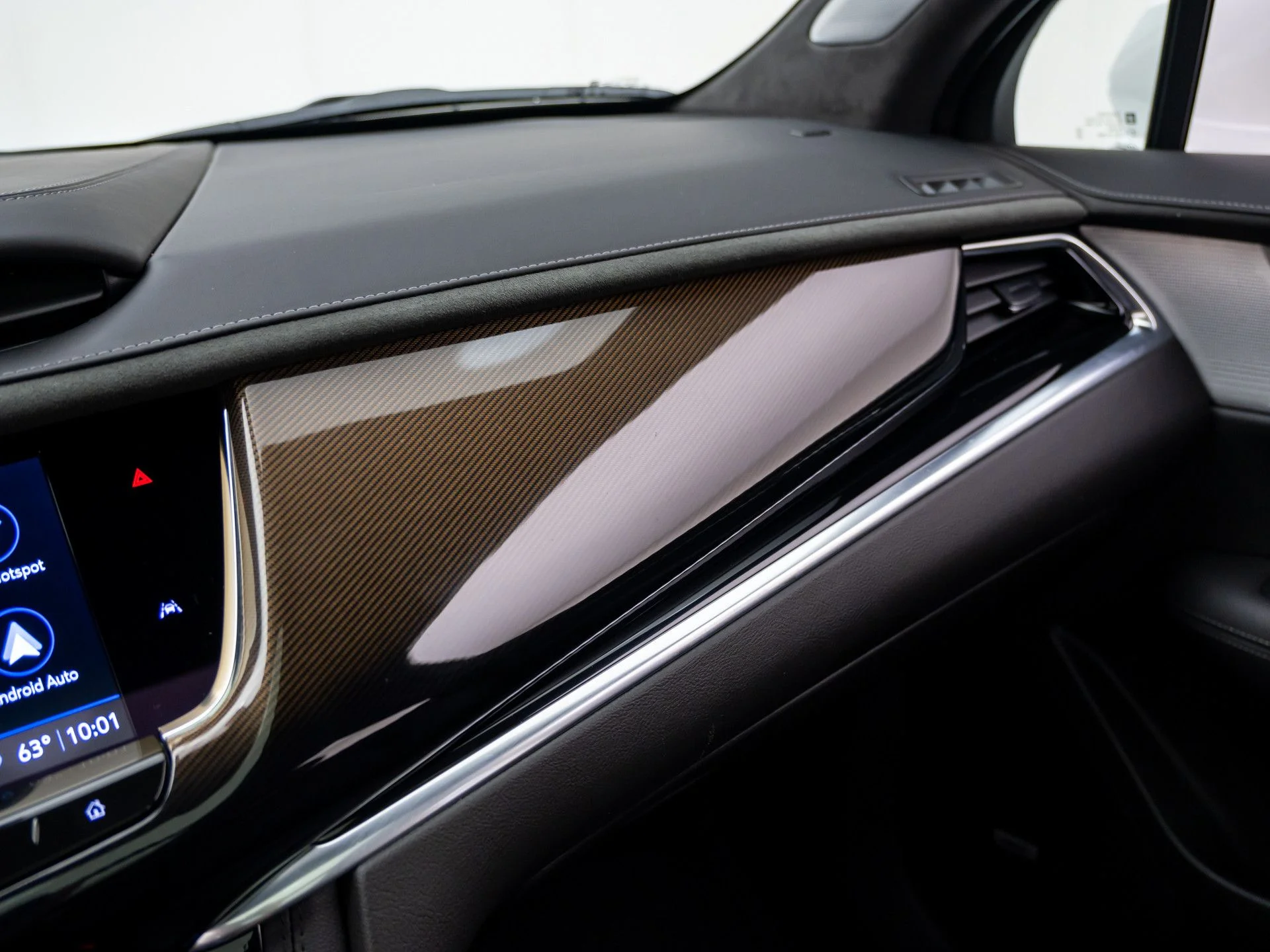 Used 2025 White Cadillac Premium Luxury image 28