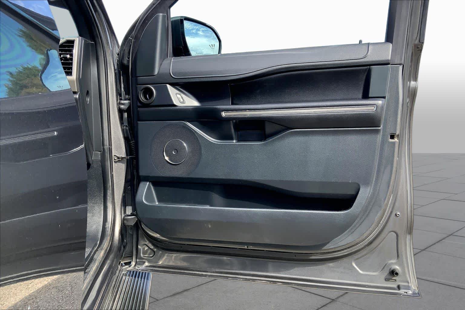 Used 2020 Magnetic Metallic Ford XLT image 21