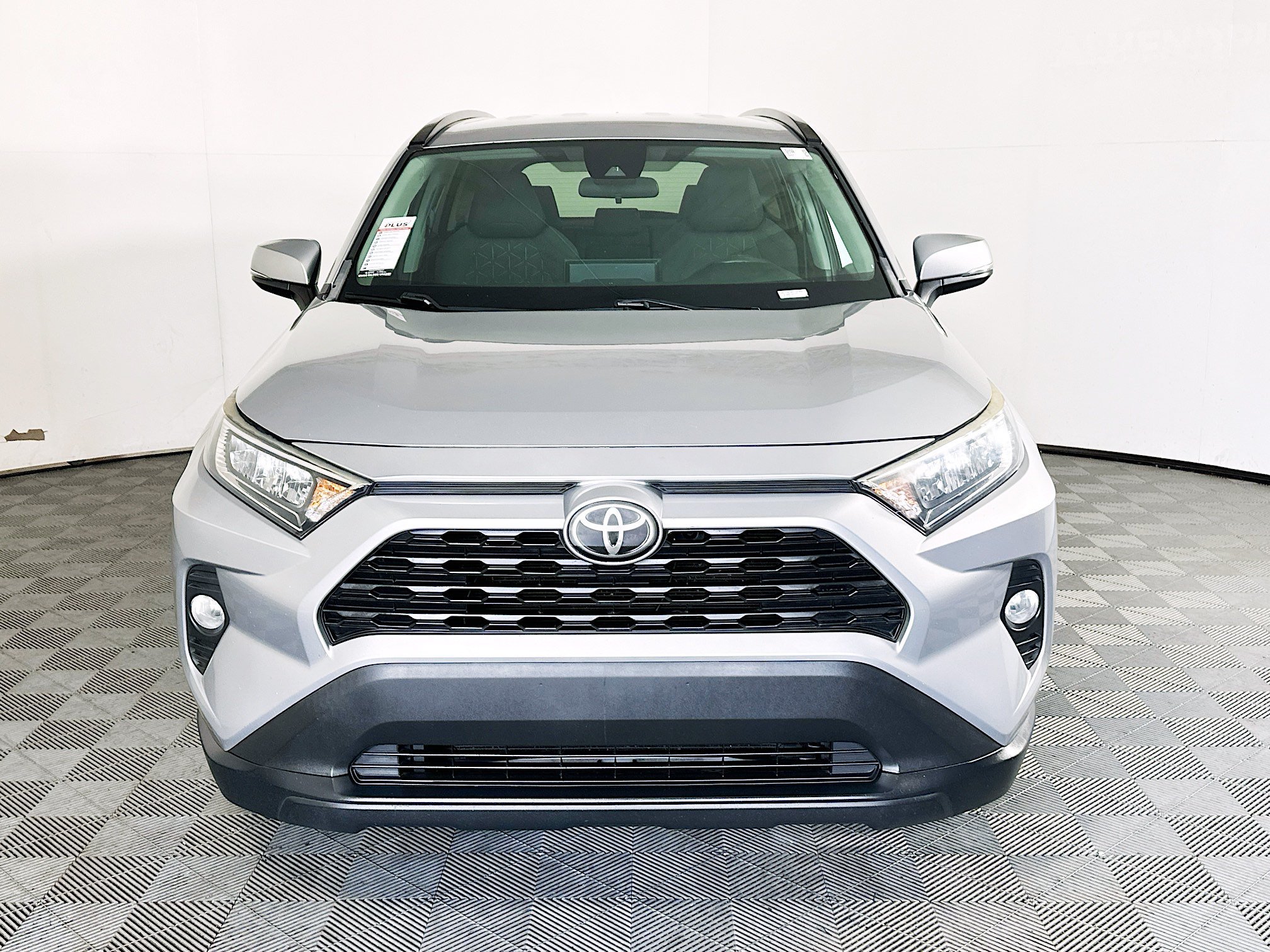 Used 2020 Silver Sky Metallic Toyota XLE image 8