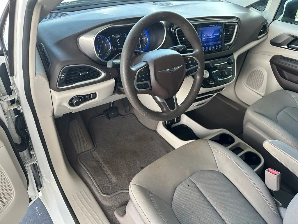 Used 2017 White Chrysler Touring image 13