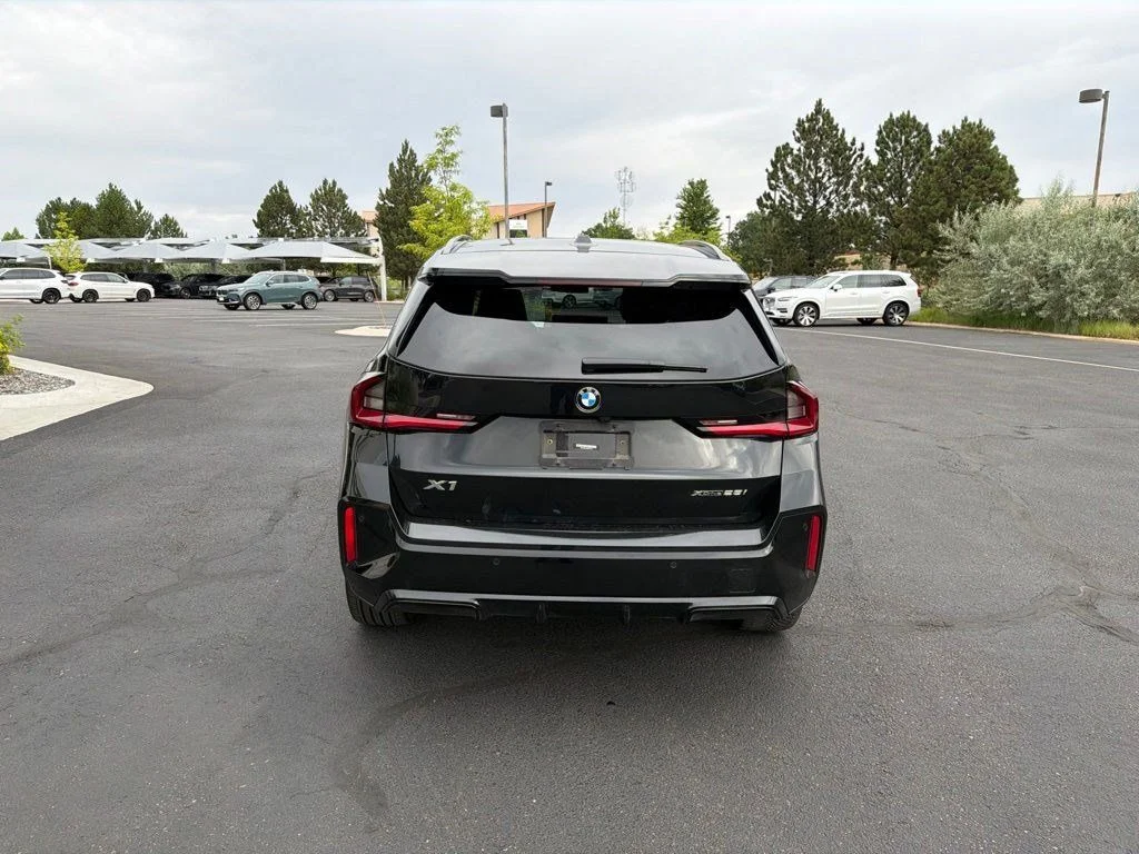 Used 2023 Black Sapphire Metallic BMW xDrive28i image 4