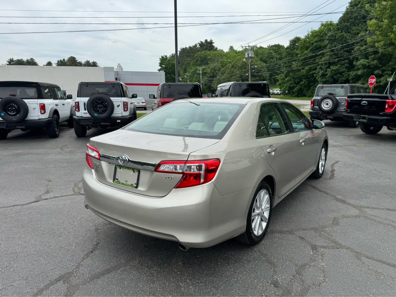 Used 2014 Creme Brulee Mica Toyota XLE image 4