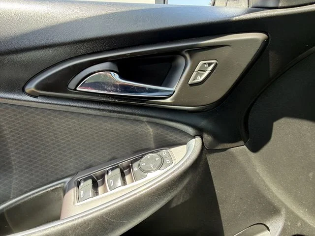 Used 2018 White Chevrolet LT image 21