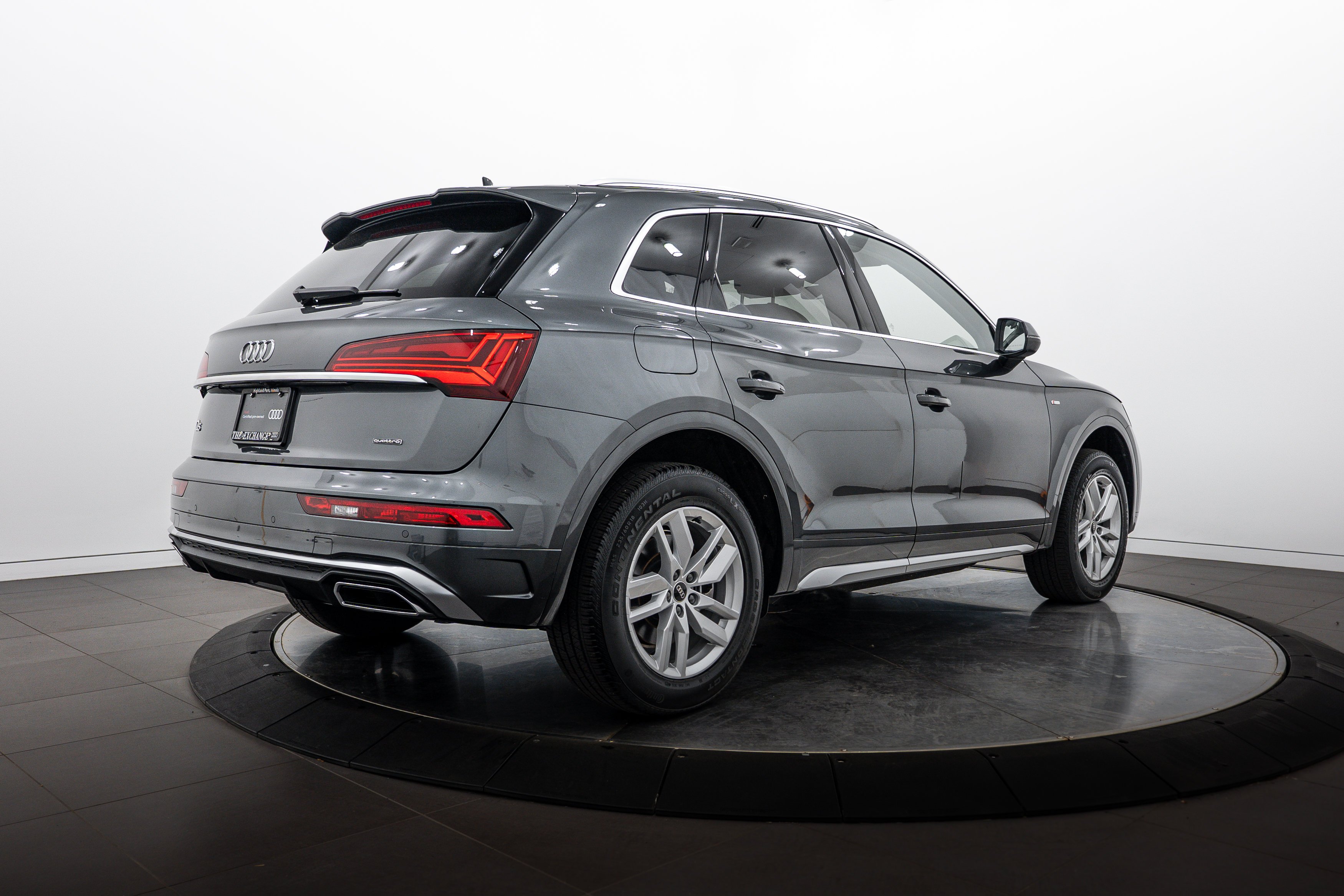 Certified Used 2023 Daytona Gray Pearl Effect Audi S line Premium image 4