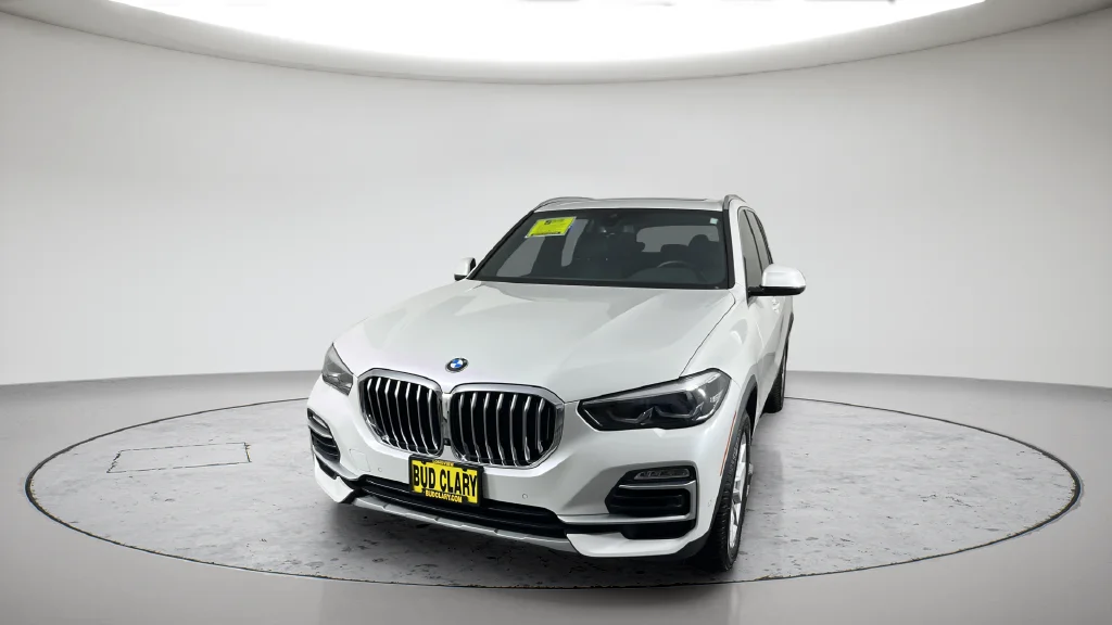 Used 2021 White BMW xDrive40i image 2