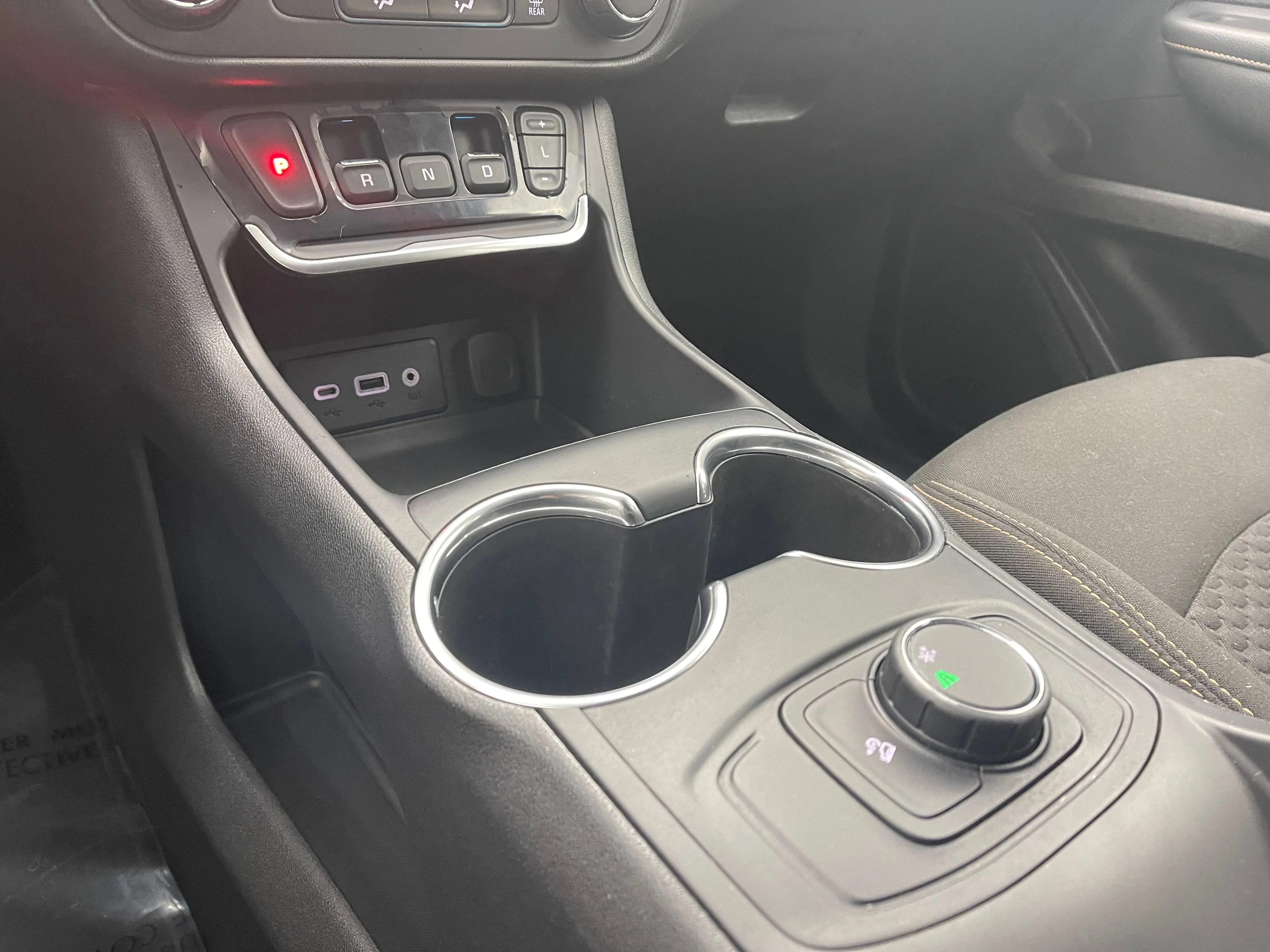 Used 2019 SUMMIT WHITE GMC SLE image 24