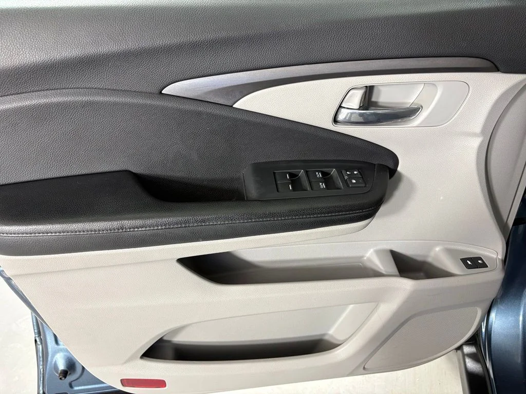 Used 2016  Honda EX-L image 13