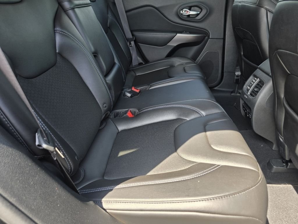 Used 2019 Black Jeep Latitude Plus image 16