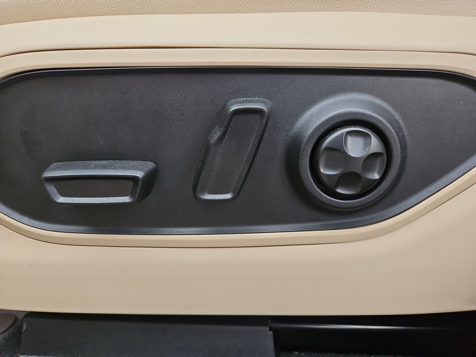 Used 2023 Black Jeep Limited image 21