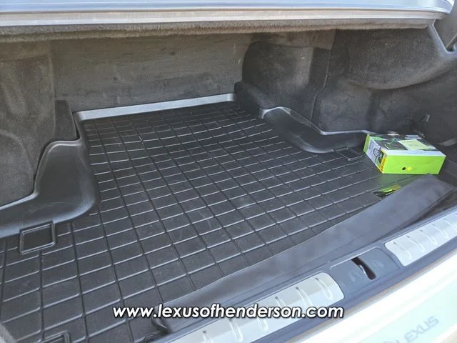 Used 2018 White Lexus 500 Base image 14