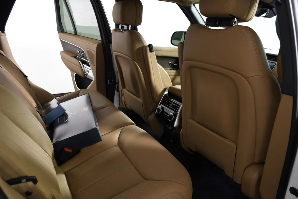 New 2026 Ostuni Pearl Wh Land Rover SE image 21