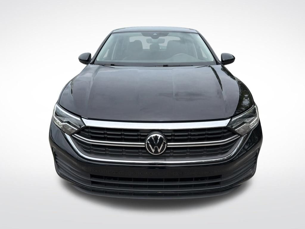 Certified Used 2023 Black Volkswagen 1.5T SE image 3