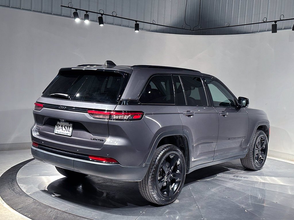 Used 2023 Gray Jeep Limited image 11