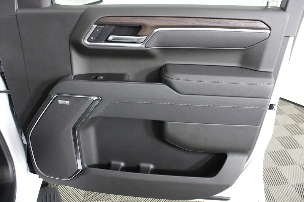 2026 GMC Sierra 1500 SLT - Photo 9