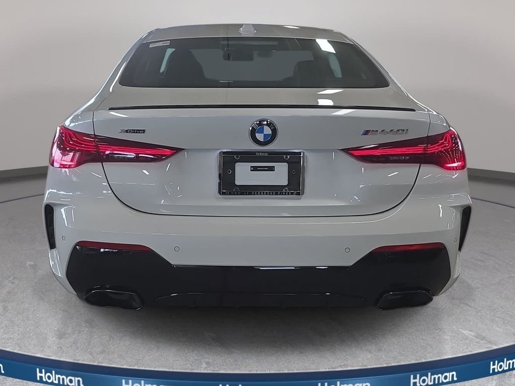New 2027 Mineral White Metallic BMW M440i xDrive image 5