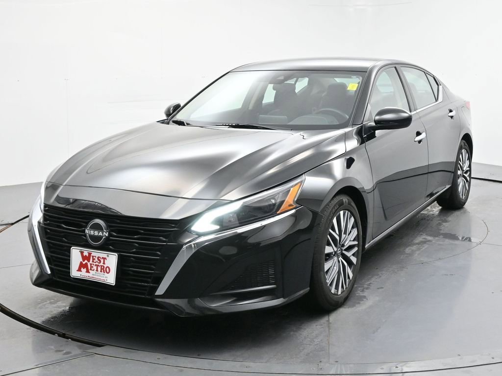 Used 2023 Nissan Altima SV with VIN 1N4BL4DV5PN369906 for sale in Monticello, Minnesota