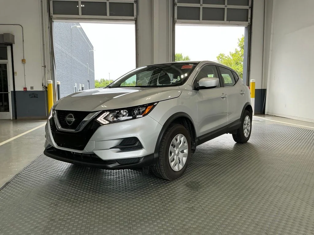 Used 2020 Brilliant Silver Metallic Nissan S image 2