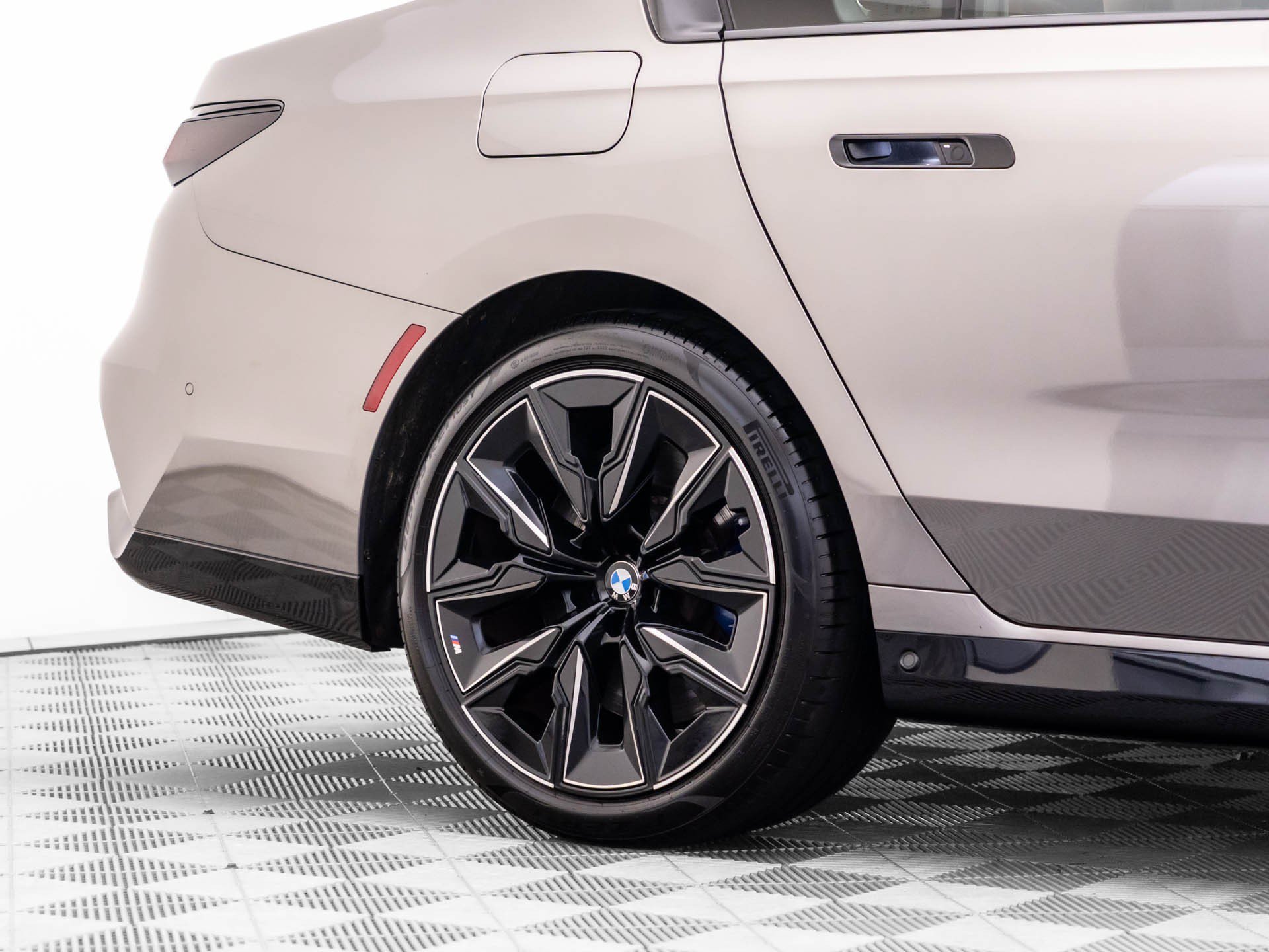 Certified Used 2024 Oxide Grey Met BMW 760i xDrive image 32
