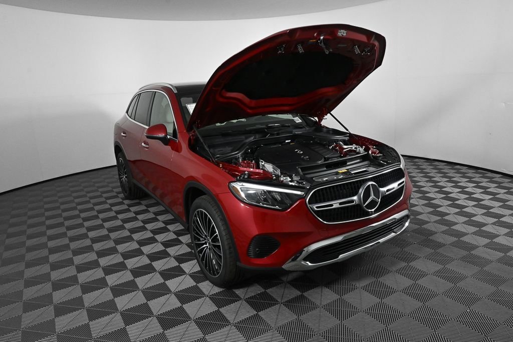 New 2026 MANUFAKTUR Patagonia Red Metallic Mercedes-Benz GLC 300 image 33