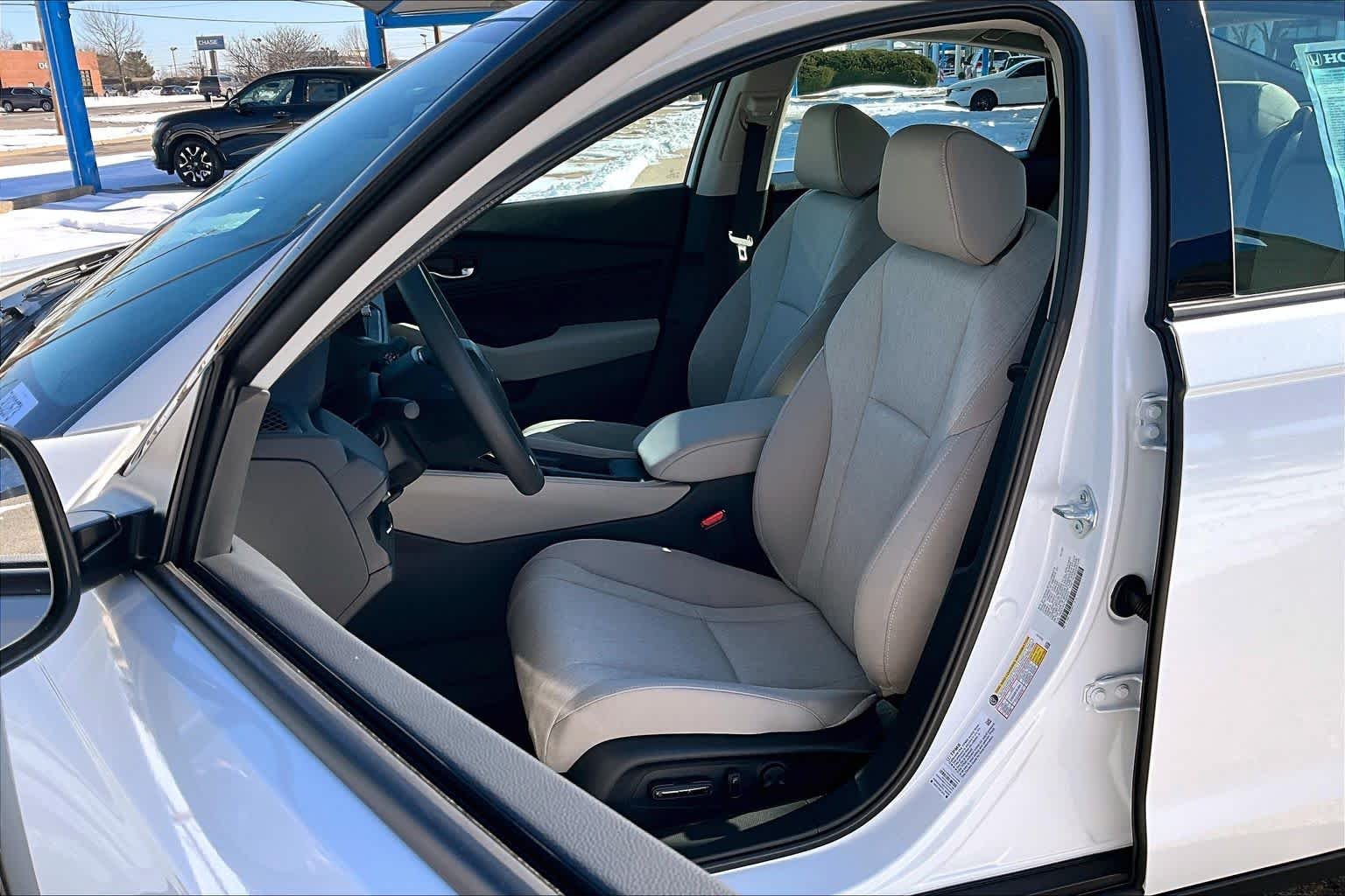 New 2026 Platinum White Pearl Honda SE image 9